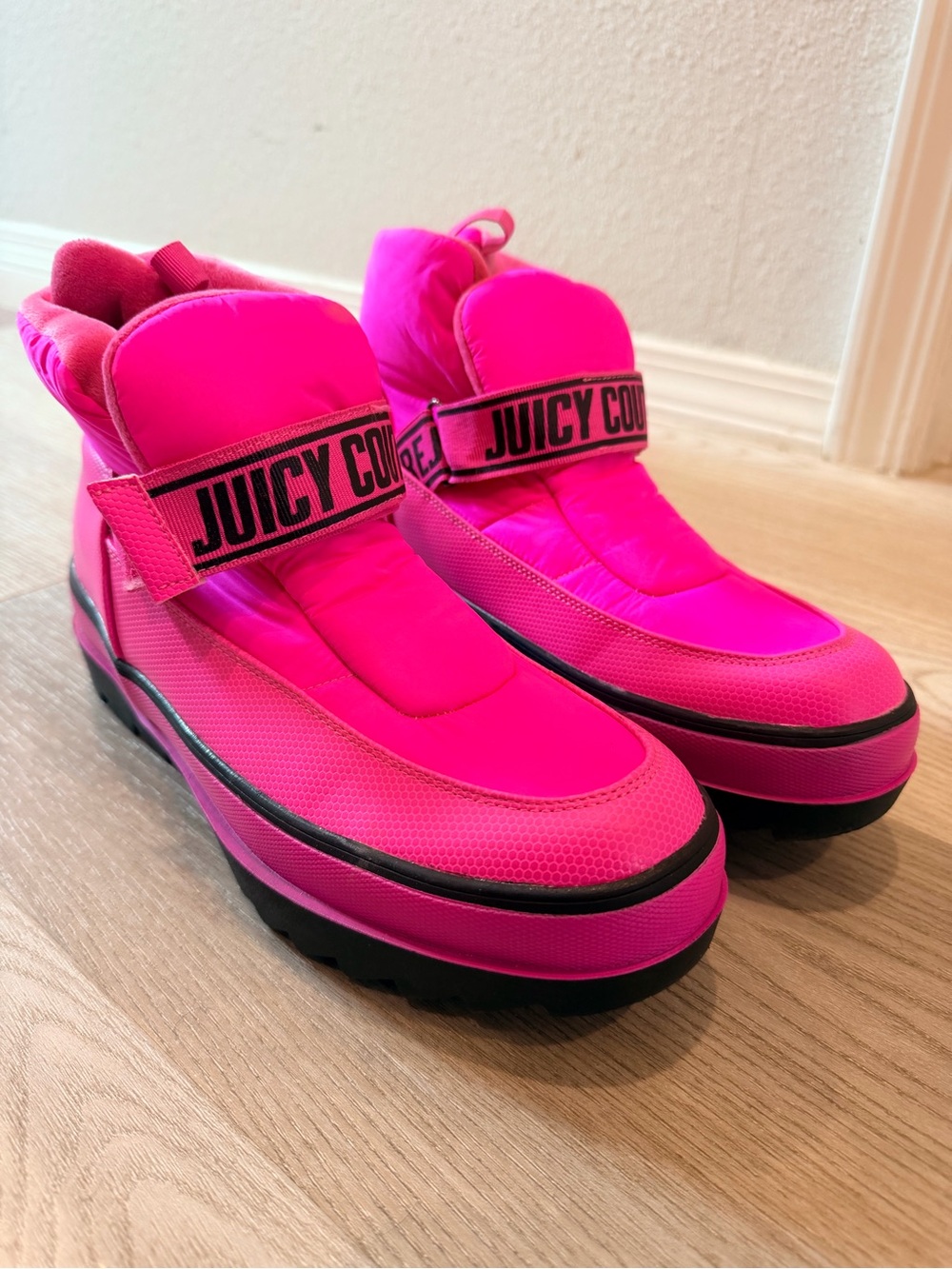Juicy Couture womens Hot Pink Strap Slip-On Sneakers